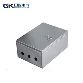 Cina Kotak Distribusi Tiga Lubang Stainless Steel Logam DB Box Tahan Suhu Tinggi pemasok